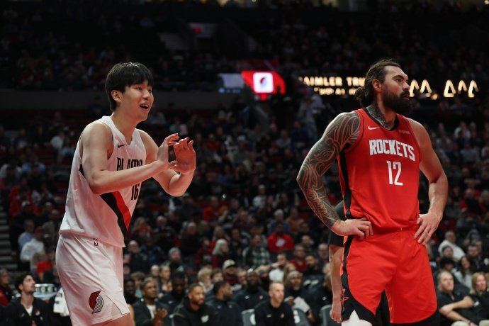 竞技宝JJB-杨瀚森称亚当斯太有劲，对抗中锋促进步|运动员发声|杨翰森|波特兰开拓者队|联盟|劲儿_新浪体育_新浪新闻