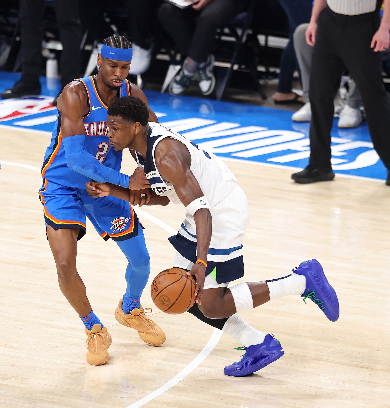 JJB竞技宝-比尔·西蒙斯：爱德华兹是现役前5 他觉得自己比亚历山大更强