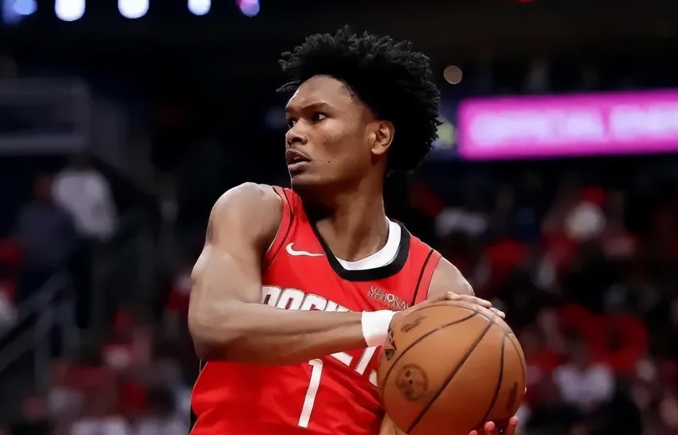 火箭4小将再曝弊端！伊森阿门运球真垮，史密斯神经刀，申京撅腚