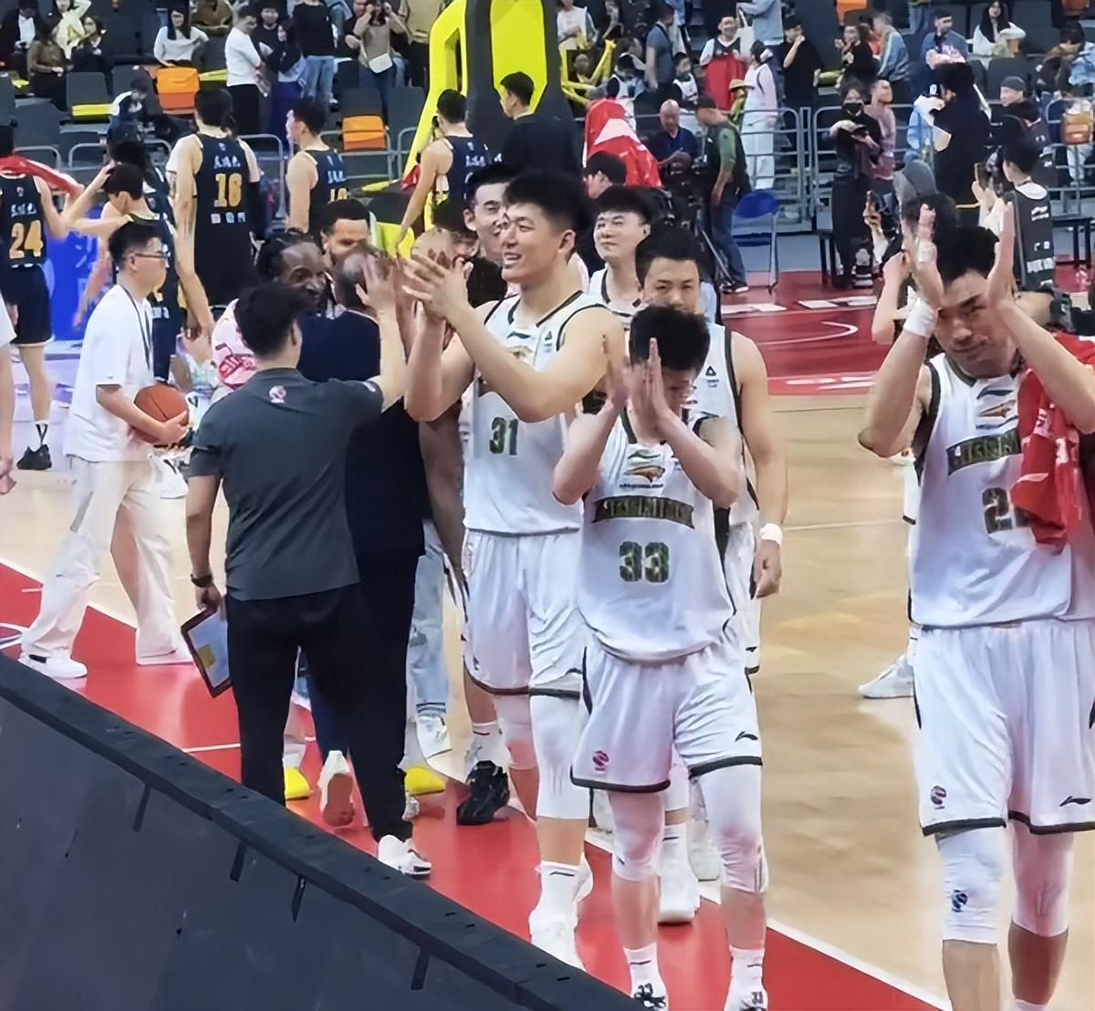 竞技宝JJB-0分0分还是0分！广东惨败他是最失意之人，不上场球队反赢辽宁7分